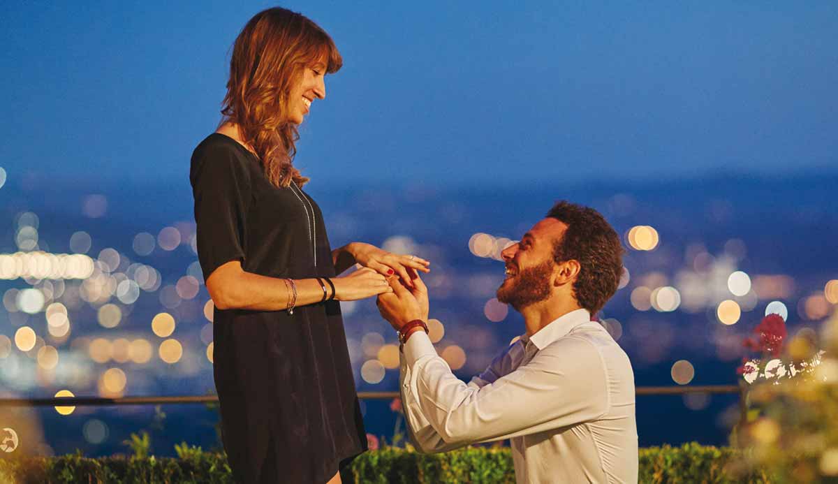 man proposing to a woman at the belmond in Italy